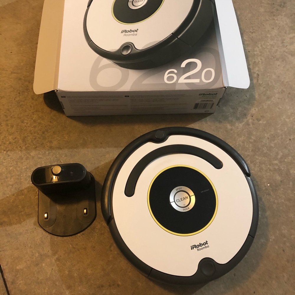 Sold！iRobot Roomba 620 works perfectly